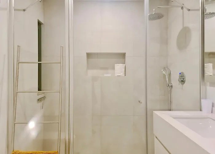 Birdie Bliss - Cleverdetails - Sleeps 4 Adults And 1 Child * 빌라모라